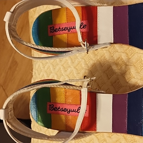 Betsey Johnson Rainbow Wooden Heels 8.5 - Picture 10 of 13